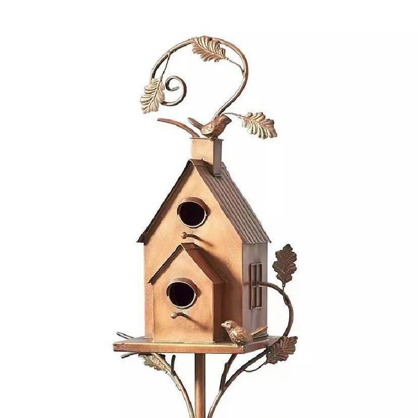 Metal Kunst Fuglehus til Haven - Unik Dekoration og Sikker Tilflugtssted for Fugle, Holdbart Design med Naturlig Patina