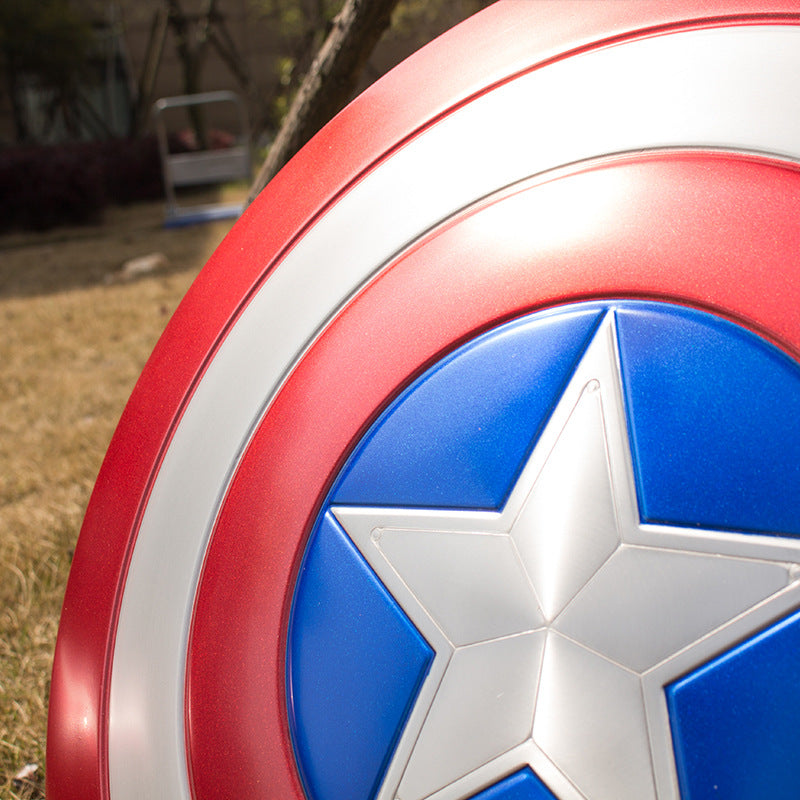 A 1:1 aluminum handheld model of Captain America's shield in the Avengers, made of all-metal metal