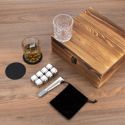 A 304 ice cube whisky ice  wooden box